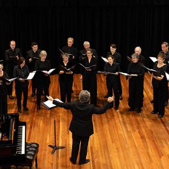 Bel a cappella conducted by Monica Buckland