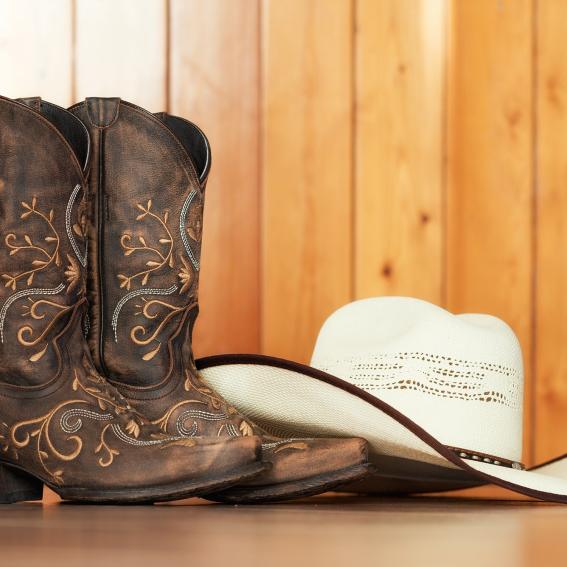 Picture of cowboy boots and hat