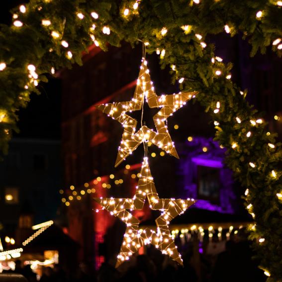 Close up of outdoor star-shaped Christmas lights