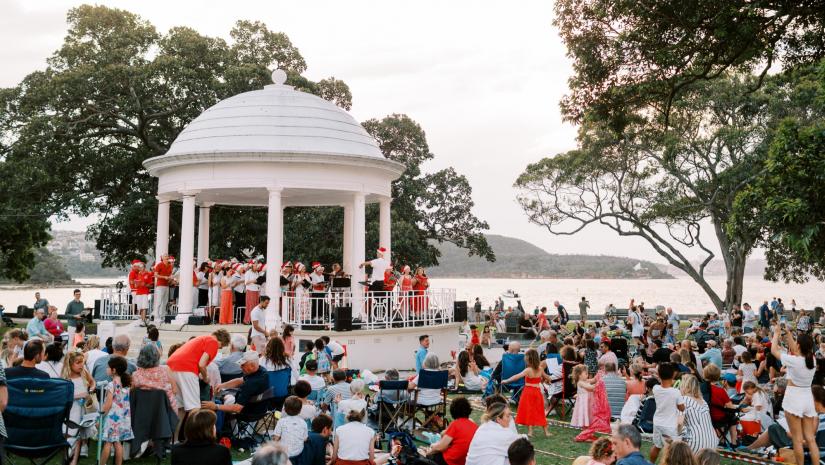 Balmoral Rotunda, a white done with a Choir and band singing on it in front of a large crowd.