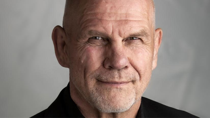 Headshot of Peter FItzSimons.