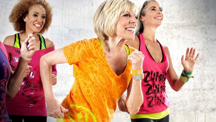 2 ladies enjoying a zumba class